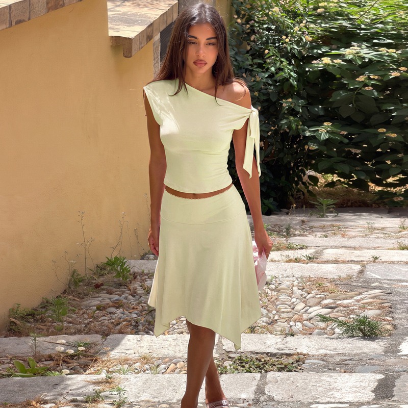 Asymmetric Top Women - Setelan 2 Potong Wanita: Atasan Pendek
